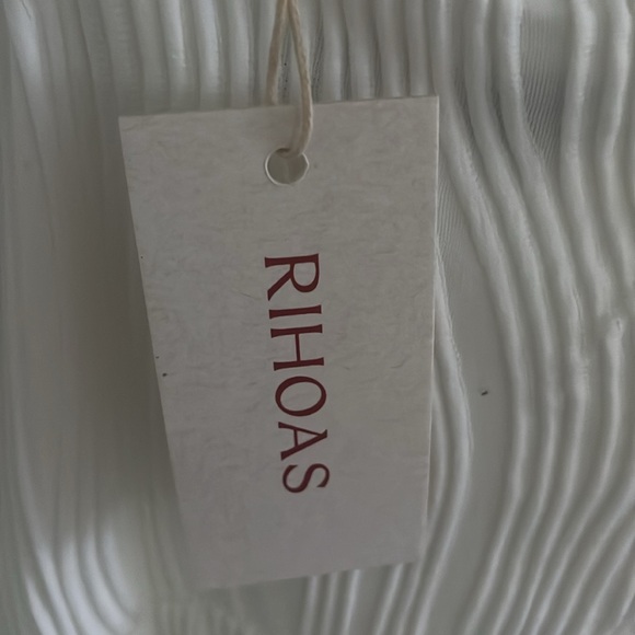 Never worn with tags white dress - Picture 5 of 7